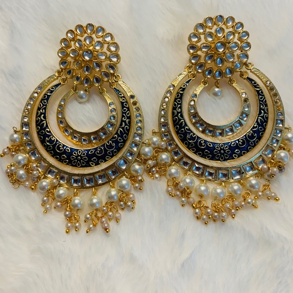 Green Style Kundan Chandbali Earrings - Picture 4 of 5